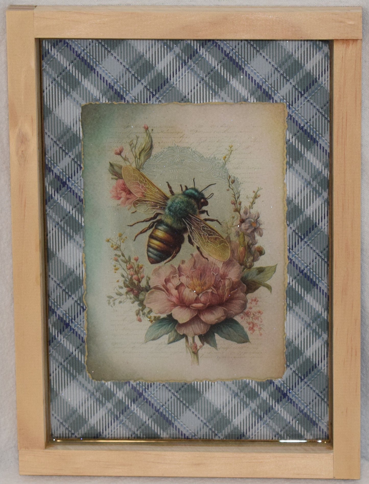 Vintage Bee - green with Artistic Resin finish - Framed Wall Art