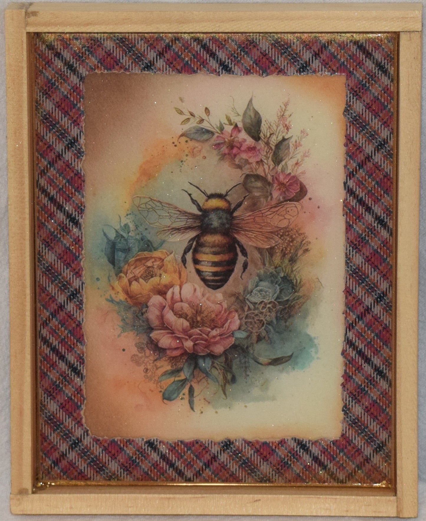 Vintage Bee - pink with Artistic Resin finish - Framed Wall Art