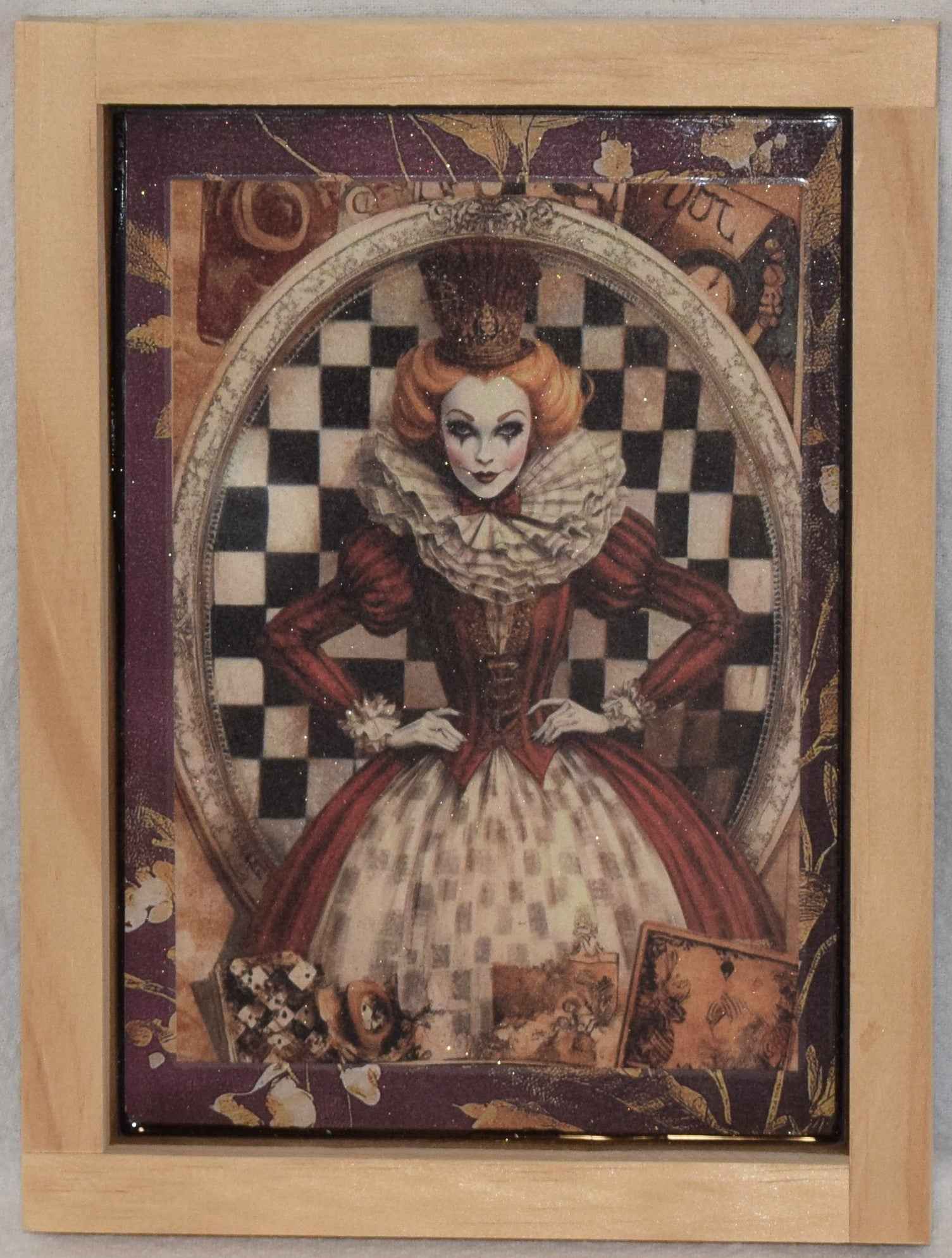 Queen of Hearts with Artistic Resin finish Framed Wall Art
